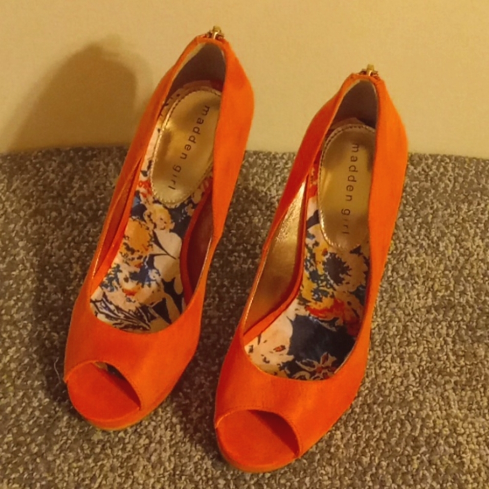 Steve Madden Girl platform peep toe heels salmon pink faux suede size 7.…